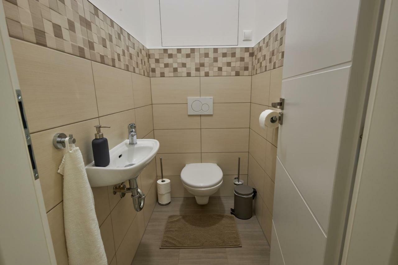 Le Monde Apartment Bratislava - Amazing 5Bdr In Downtown ภายนอก รูปภาพ