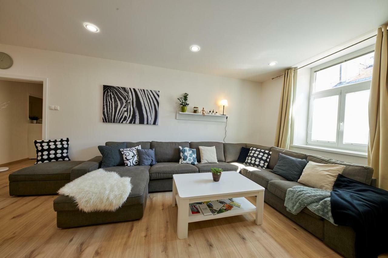 Le Monde Apartment Bratislava - Amazing 5Bdr In Downtown ภายนอก รูปภาพ