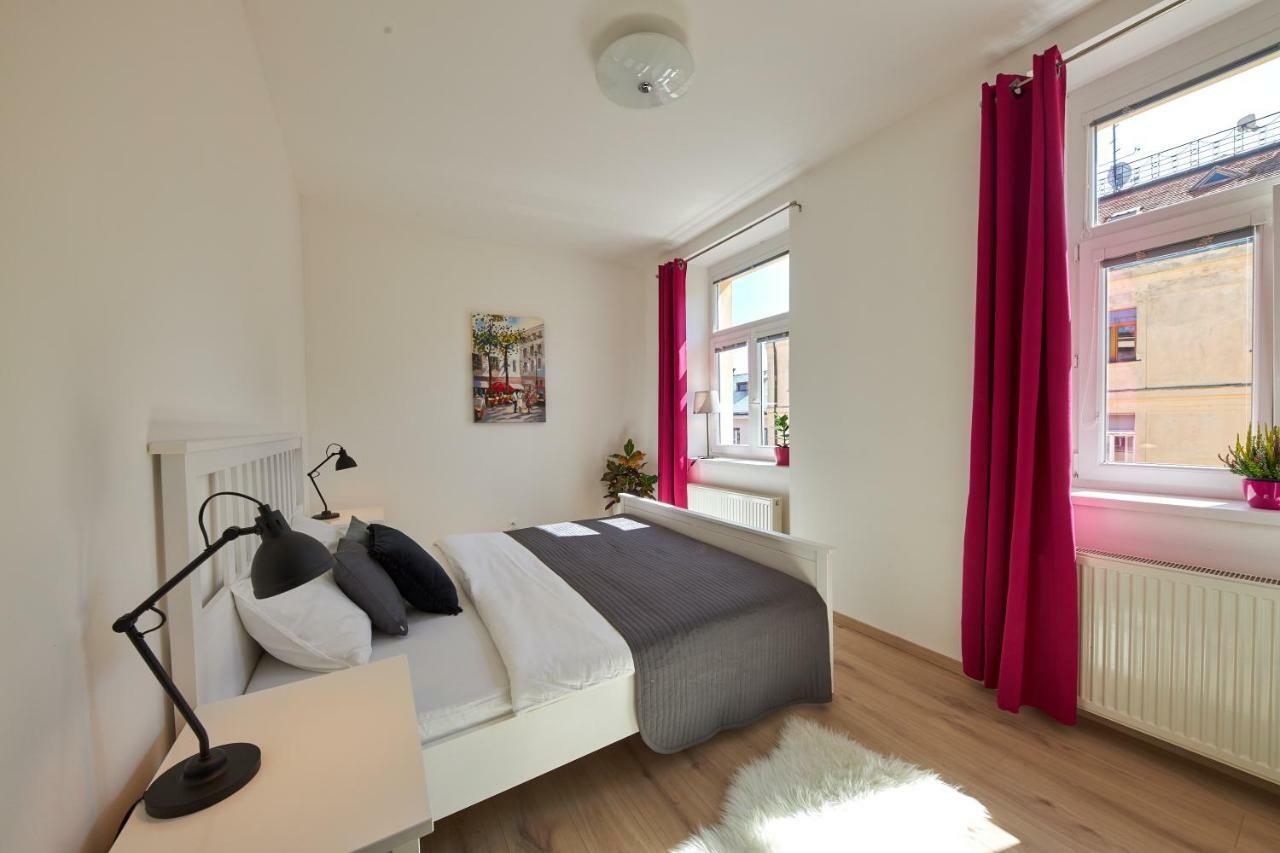 Le Monde Apartment Bratislava - Amazing 5Bdr In Downtown ภายนอก รูปภาพ