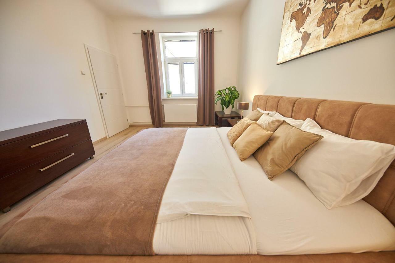 Le Monde Apartment Bratislava - Amazing 5Bdr In Downtown ภายนอก รูปภาพ