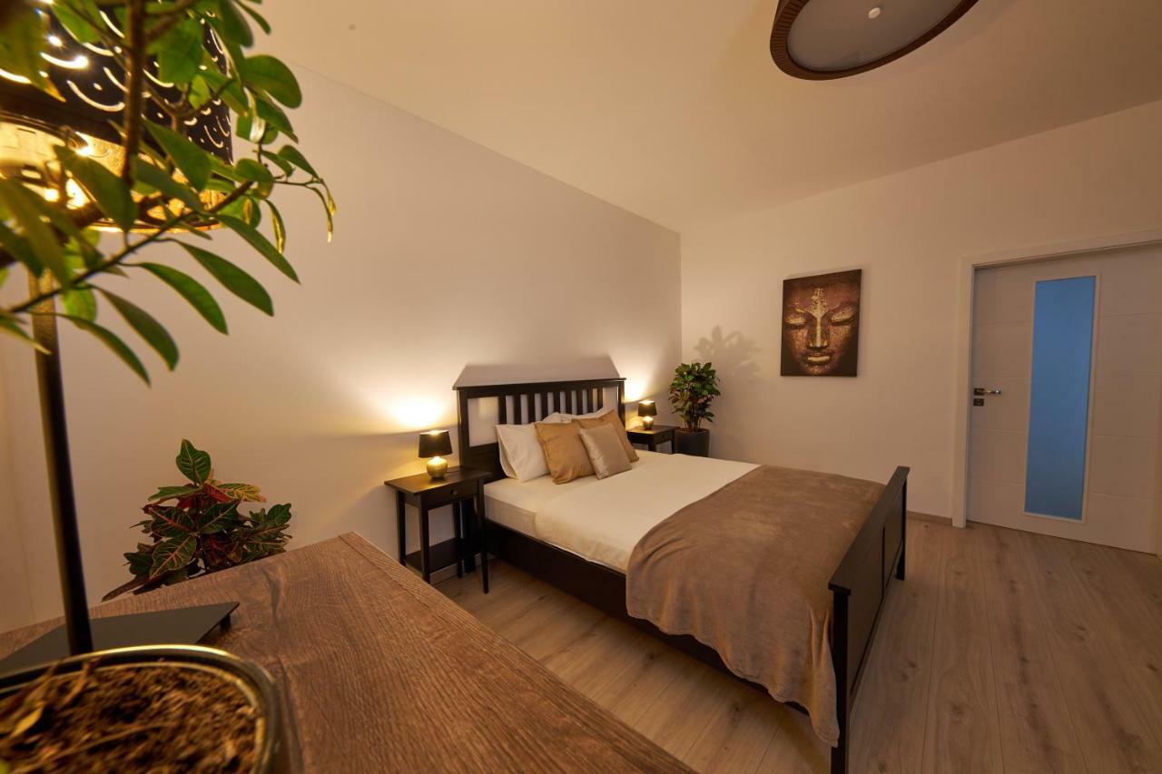 Le Monde Apartment Bratislava - Amazing 5Bdr In Downtown ภายนอก รูปภาพ