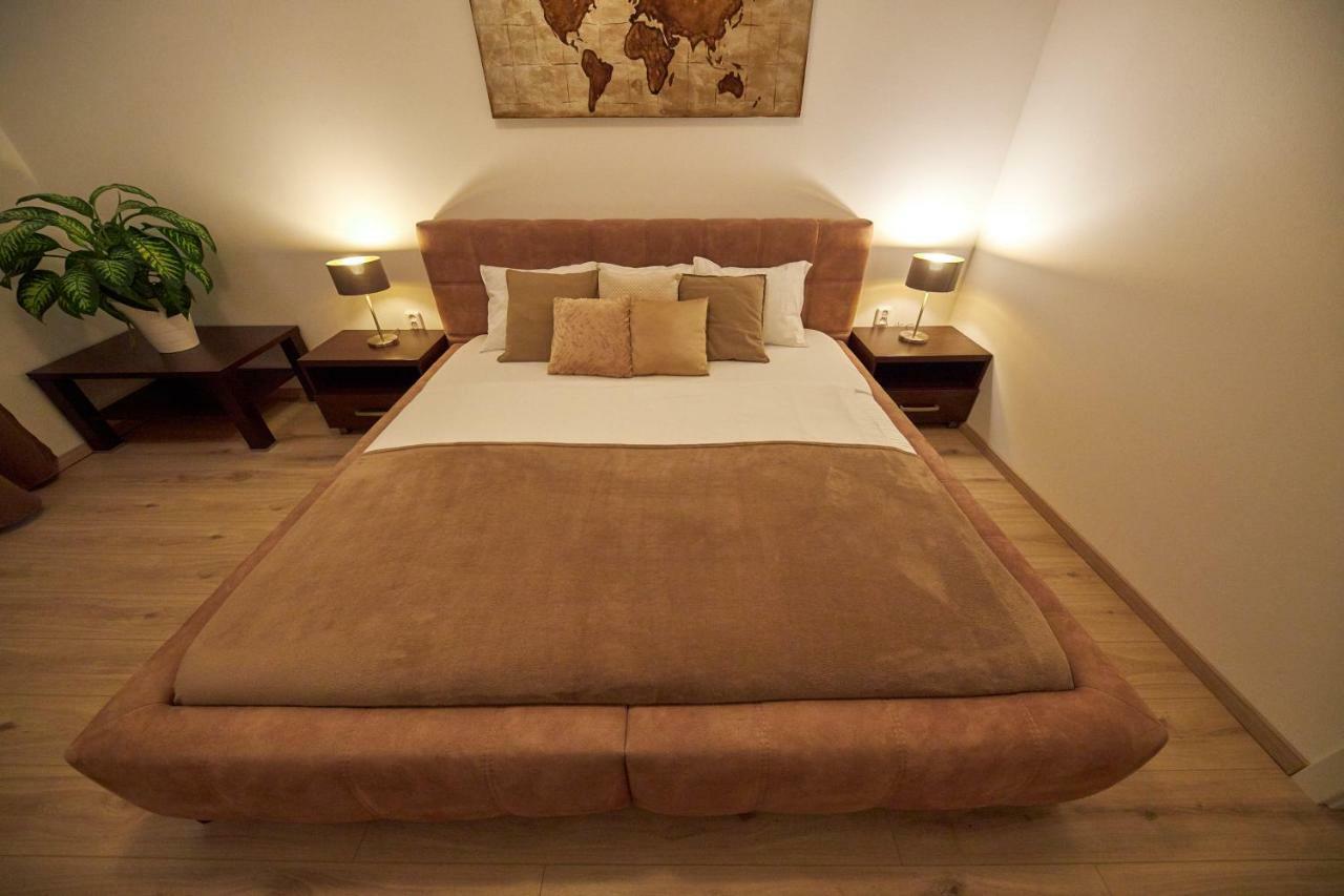 Le Monde Apartment Bratislava - Amazing 5Bdr In Downtown ภายนอก รูปภาพ