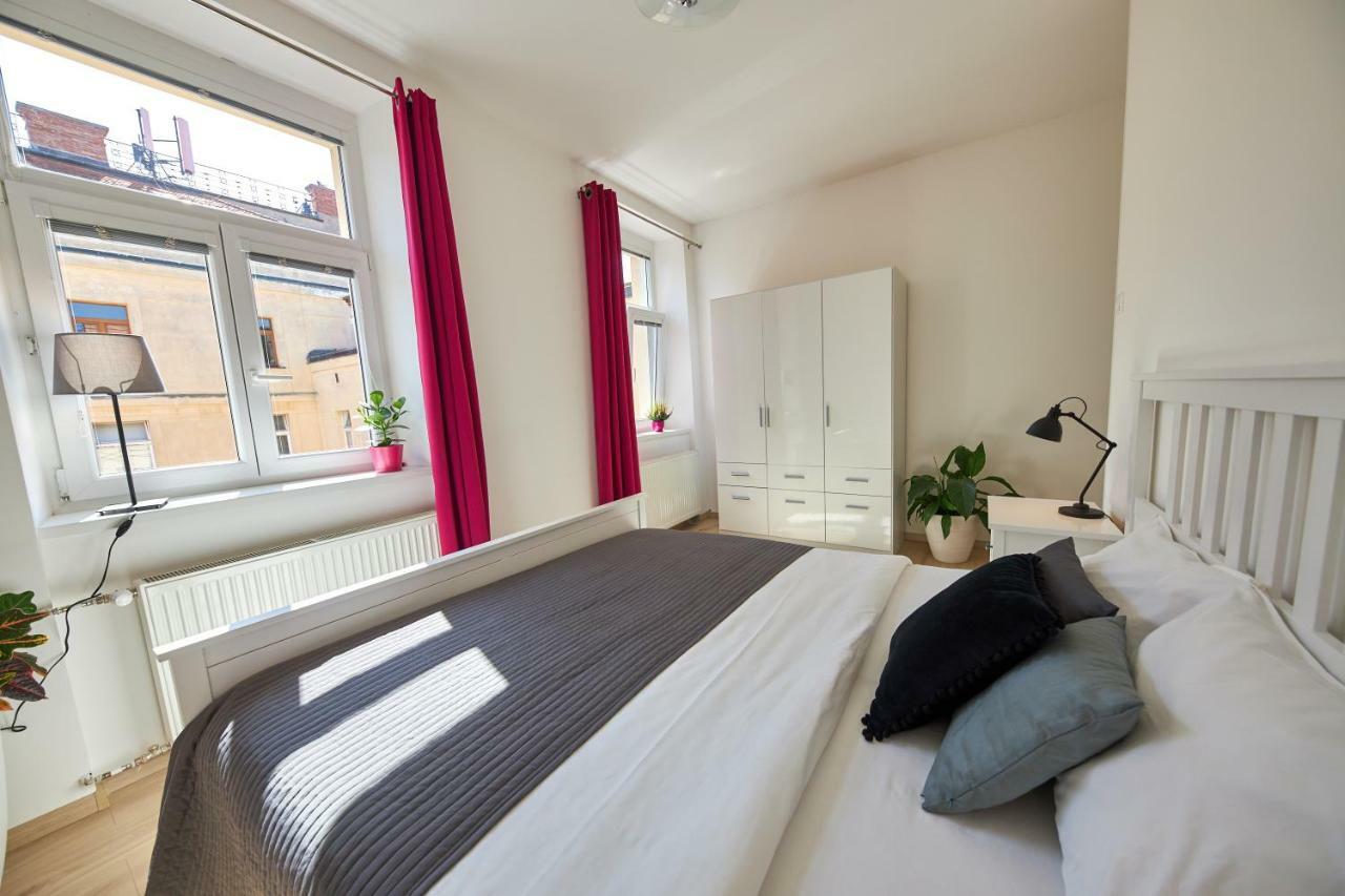 Le Monde Apartment Bratislava - Amazing 5Bdr In Downtown ภายนอก รูปภาพ