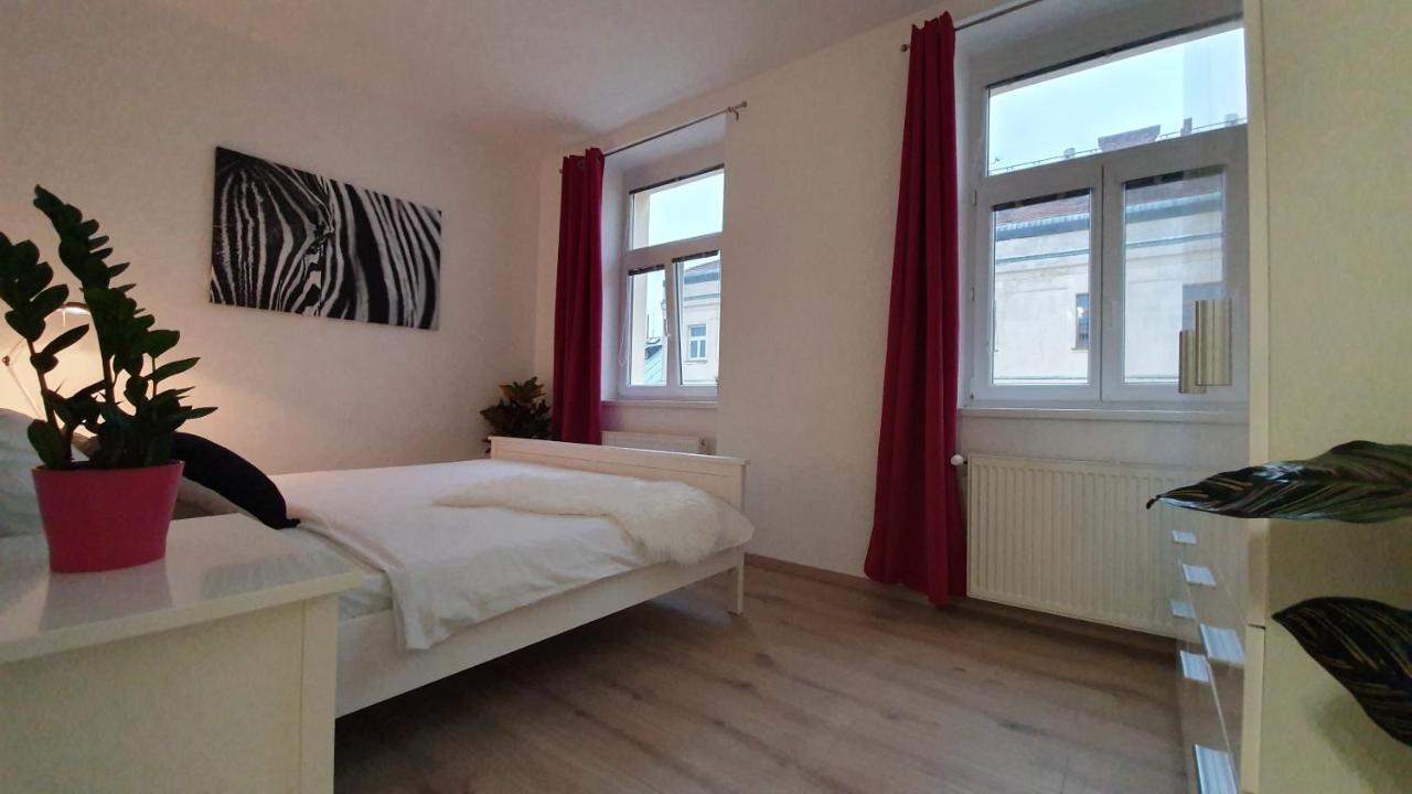 Le Monde Apartment Bratislava - Amazing 5Bdr In Downtown ภายนอก รูปภาพ